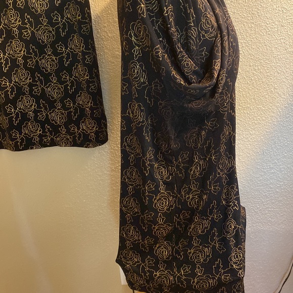Epic USA Gold Rose Trace Design on Black Maxi Skirt with Back Split - Picture 13 of 16